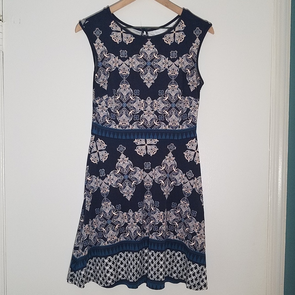 Patterned Dress - Picture 2 of 4